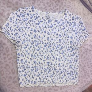 floral print cropped shirt in great condition. size large